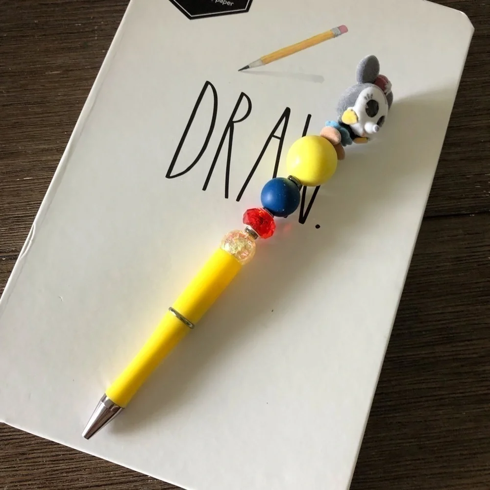 Disney Doorables: Mickey Mouse: Classic Minnie Mouse handmade beaded pen